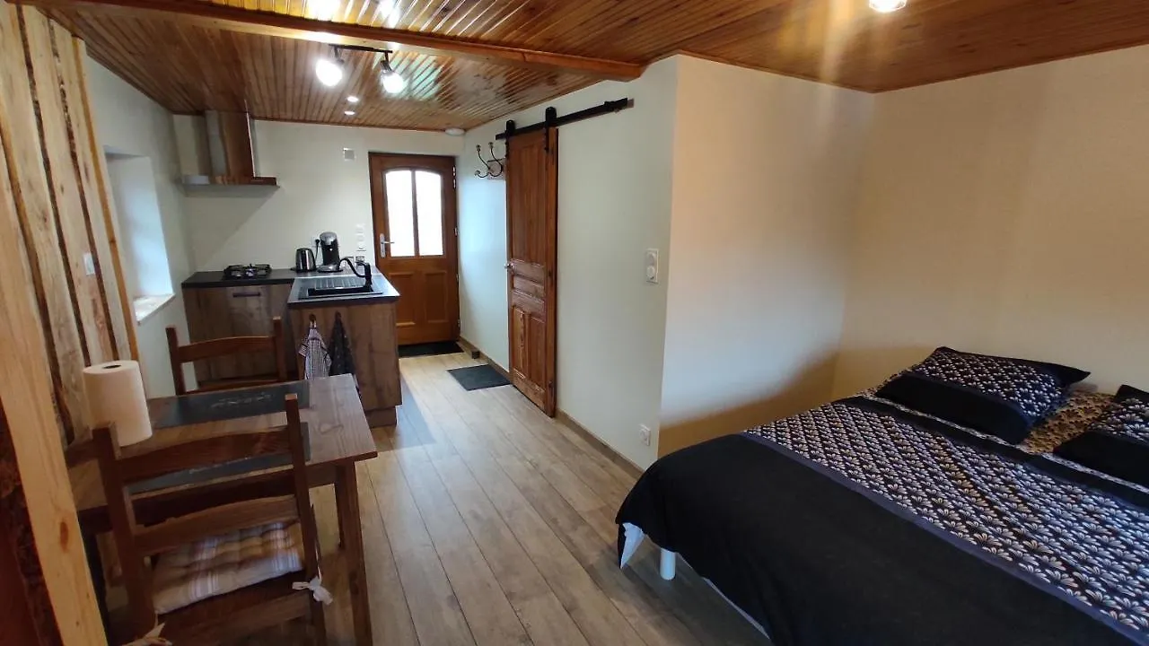 Studio Chaleureux Dans Les Monts Du Forez Verrieres-en-Forez 0*,  France